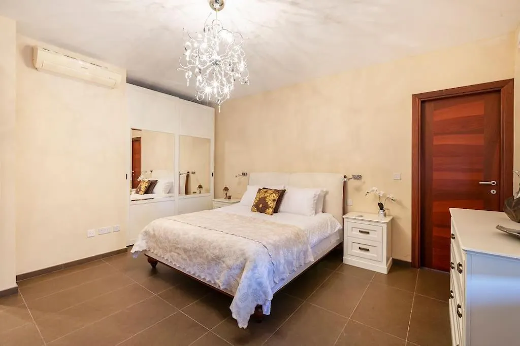 Zer- Spacious House With Terrace And Views Marsaxlokk