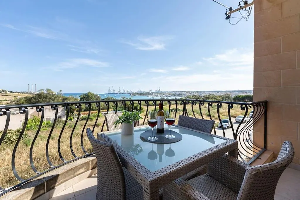 Zer- Spacious House With Terrace And Views Marsaxlokk