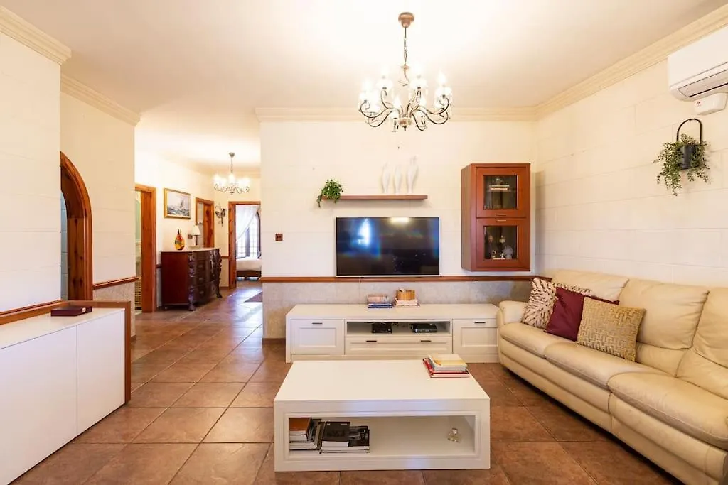 Zer- Spacious House With Terrace And Views Marsaxlokk